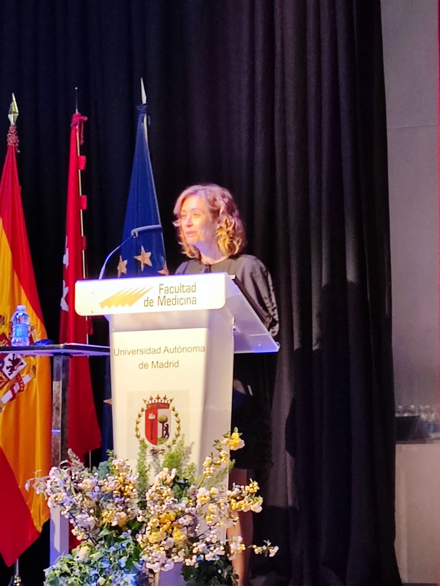 La Dram. María Eugenia Galiana desarrolla en su ponencia cómo las desigualdades han estado presentes en los cuidados a lo largo de la historia.
<a href="/CGEnfermeria/">Consejo General de Enfermería</a> <a href="/COIBarcelona/">Col·legi d'Infermeres i Infermers de BCN (COIB)</a> <a href="/mariaeugeniagal/">Maria Eugenia Galan</a>