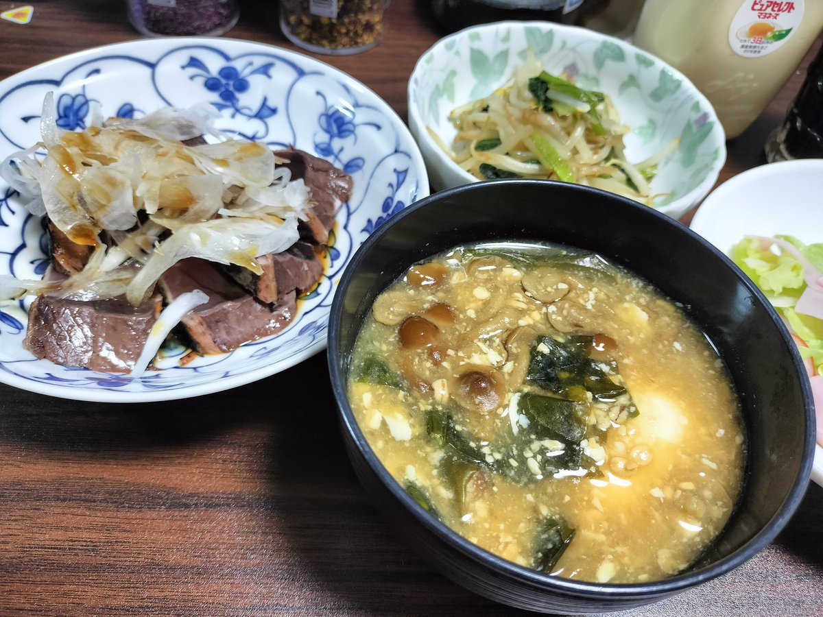 今日の夜ごはんはカツオのタタキ達🥢我が家はカツオタタキ率が高いw