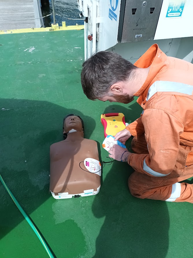 PatchTraining's tweet photo. We have been running a Basic Life Support for Boskalis Marine services in Portland.  This includes CPR, the use of AEDs and Choking. We also discussed the needs of the vessel and the equipment available to them. 
We can tailor training to your needs
#marinefirstaid #firstaid https://t.co/UtlduITOrI