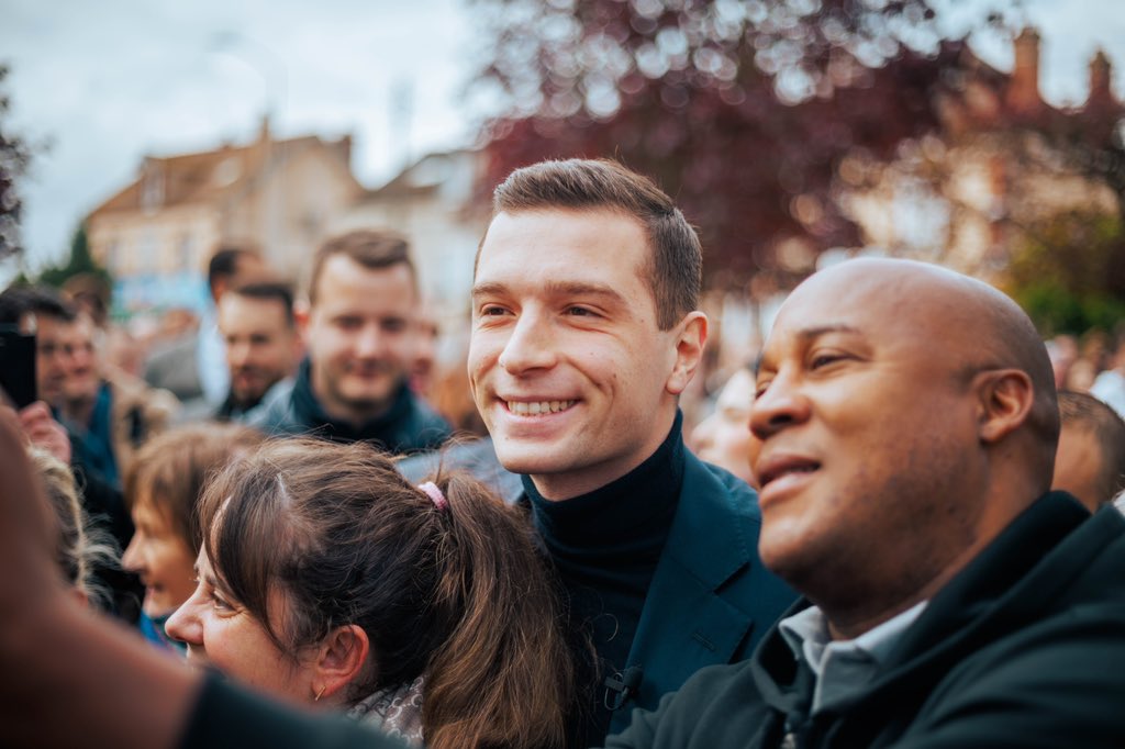 J_Bardella's tweet photo. 🇫🇷 Ne laissez personne décider à votre place et vous prendre ce moment démocratique que sont les élections européennes. 

Ce qui fait l’élection, c’est le vote et c’est le peuple : le 9 juin, je vous appelle à la mobilisation ! #Montereau #VivementLe9Juin https://t.co/0TcUiQjVub
