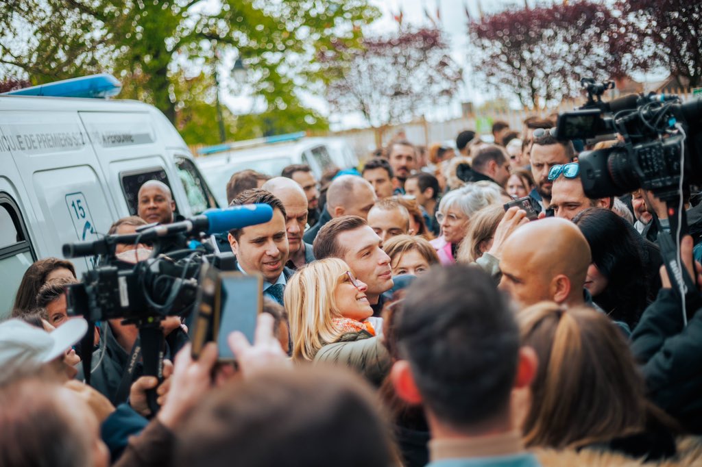J_Bardella's tweet photo. 🇫🇷 Ne laissez personne décider à votre place et vous prendre ce moment démocratique que sont les élections européennes. 

Ce qui fait l’élection, c’est le vote et c’est le peuple : le 9 juin, je vous appelle à la mobilisation ! #Montereau #VivementLe9Juin https://t.co/0TcUiQjVub