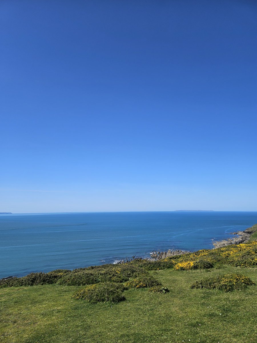 Sobadlol1's tweet image. Enjoying the great British seaside while we have some sun ☀️🌊 #BritishSummer #SeasideVibes