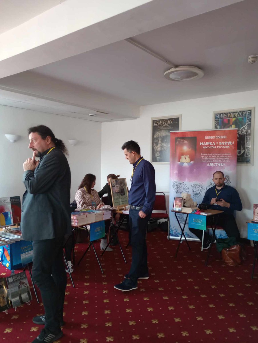 W Polskim Ośrodku Społeczno Kulturalnym rozpoczęły się Pierwsze Autorskie Targi Książki w Londynie. Wszystkich sympatyków literatury serdecznie zapraszamy do godziny 17.00.

📸 Gosia Asman &amp; Agnieszka Pluta Szkaradek