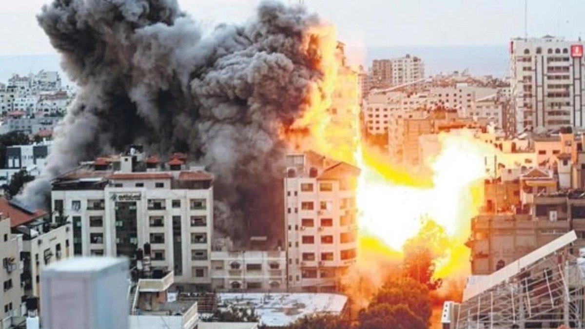 İşgalci İsrail ordusunun, Gazze Şeridi'ne 7 Ekim 2023'ten bu yana düzenlediği saldırılarda hayatını kaybedenlerin sayısı 34 bin 49'a yükseldi.