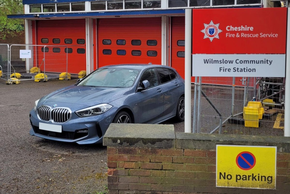 Driver blocks exit at Wilmslow Fire Station wilmslow.co.uk/news/article/2…