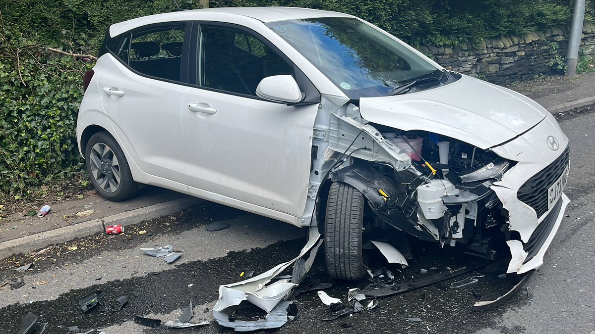 Hipperholme! Driver of grey seat loses control of his vehicle crashing into white Hyundai parked unattended which subsequently hits pedestrian causing injury! Driver gives positive roadside drug test for cocaine and is now en route to cells @RSSS_DianeFair @WYP_CldrValleys