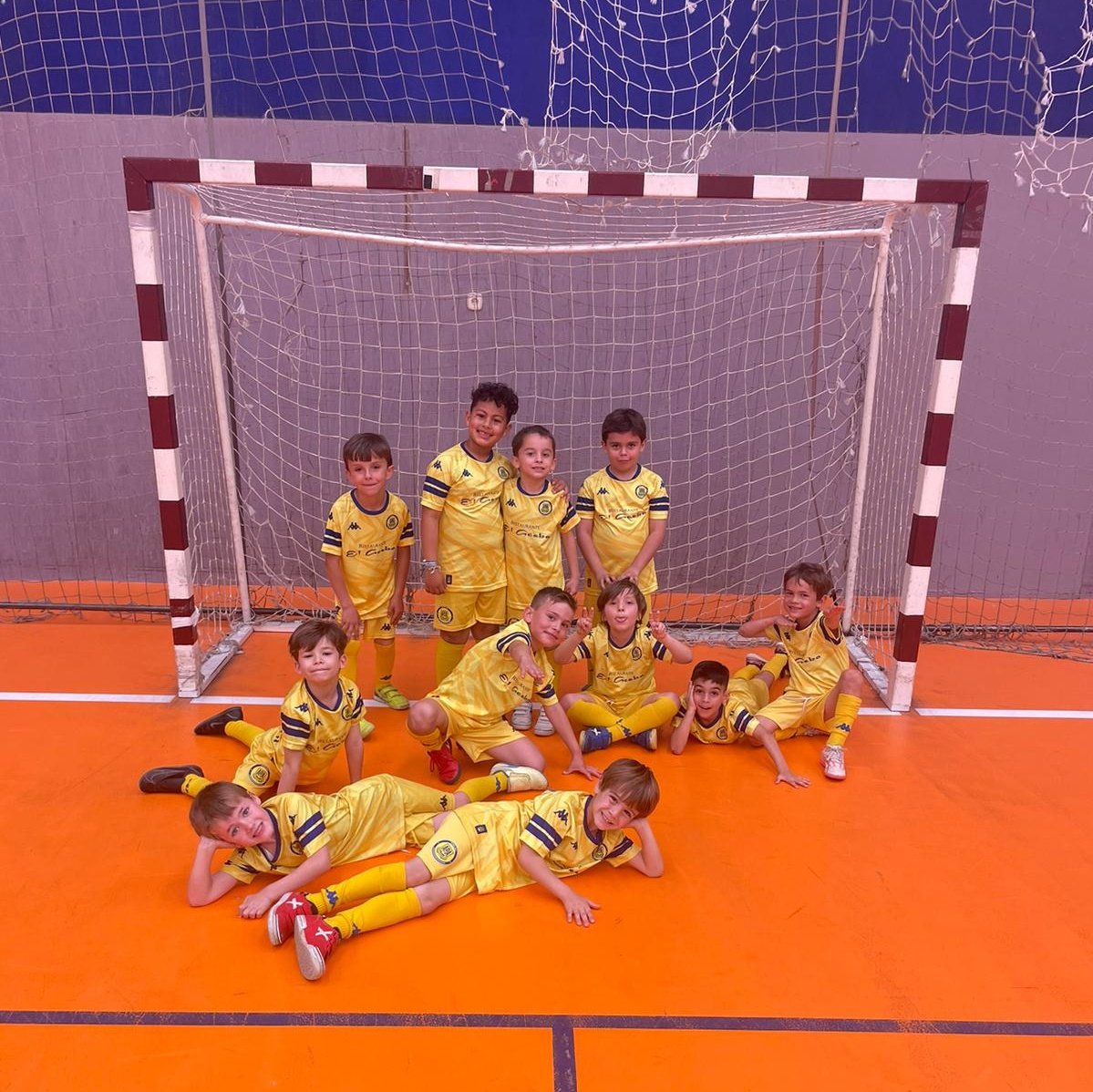 @VdelRemedio @acebo_el @Lcostsport @Serbis_Poceria @DominosPizza_ES @Haztuparty @Luisete21 @Rauldavarela @rtdeportealcor @AlcorconDeporte @juancarpresifs BASE | PREBENJAMÍN C

Empate | 6-6 | 🆚 #FuentePalomares
Partido muy emocionante, con muchos goles donde los niños se lo pasaron en grande.

#123Alcorcón
#ConElCorazónEnLaPista💛