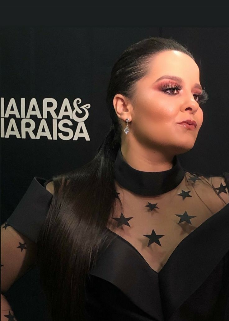 detalhesmem's tweet photo. Maiara com essa cor de cabelo,pode vim 🙌🏻🖤 https://t.co/MJi0MsVnkO