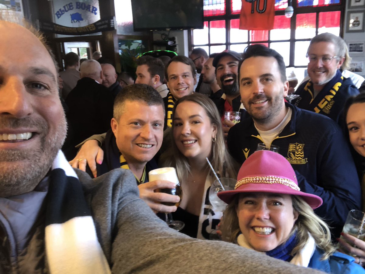 Anna_Firth's tweet photo. β½οΈAmazing atmosphere in #BlueBoar in #Southend. Come on you π΅π΅. π¦Ύπ¦Ύπ¦π¦ https://t.co/LrCGmdsBro
