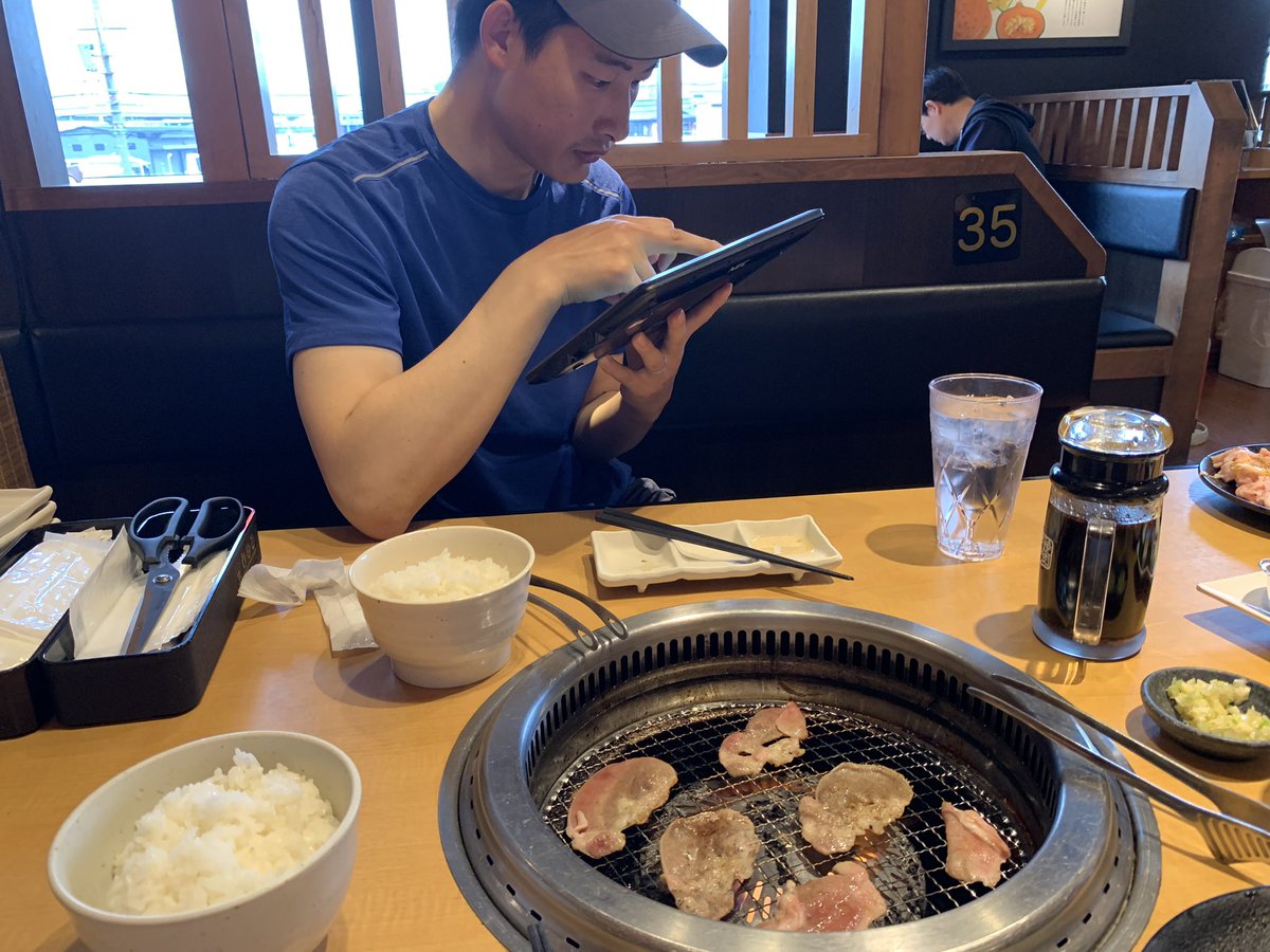 fushimi2018's tweet photo. 試合終わりに珍しく監督と焼肉でした！！ https://t.co/zmINZqHQA4
