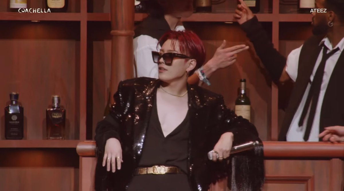 แก คือฉันโดนเอทีซตกจากรอบที่แล้วและสะดุดตากับพี่หัวแดงมาก(วันนี้เขาเปลี่ยนสีละ555) เลยไปดูmv crazy from มา แล้วมีคนนึงกระชากใจฉันมาก! แต่ความไม่รู้ว่าใคร ยังจำหน้าไม่ได้เลยแคปรูปไปหาในพิน สรุปเป็นพี่ฮงจุง!😭 คนเดียวกันไปอี้ก ฉันต้องตามแล้วมั้ย
#ATEEZatCOACHELLA #ATEEZ #HONGJOONG