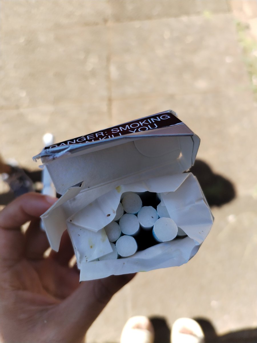 SarsMay11's tweet photo. @BATplc this box was sealed when I got it. Was bought from checkers Raslouw Lifestyle and this what the box looked like when I opened it. https://t.co/UQRHKX0d8m