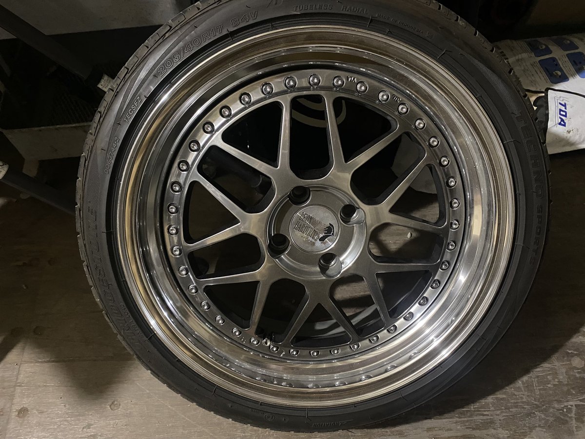 l700gtv's tweet photo. 履こうと思ってたけど。
誰か買わない？
17インチ 7jj
オフセット＋34 2本　＋40 2本
タイヤBS TECHNO sport
205/40R17 https://t.co/33vWN9lSqN