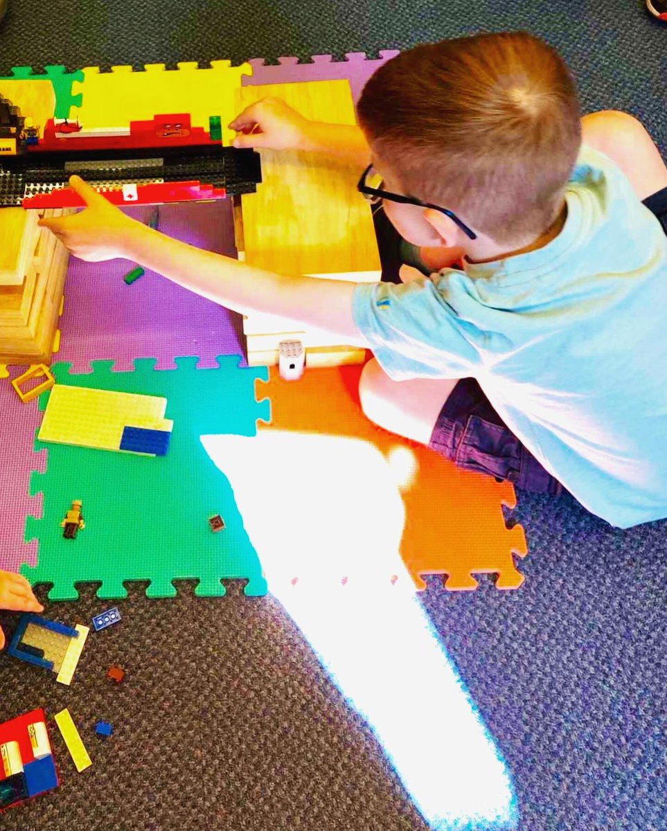 Today’s @SomersetLib Saturday shift is in #BridgwaterLibrary! Whilst Charlie and mummy come and enjoy Lego building and book choosing, I’m working - honest! #LegoClub #CreativePlay #BuildingBridges #SupervisorSaturday #SaturdayShift