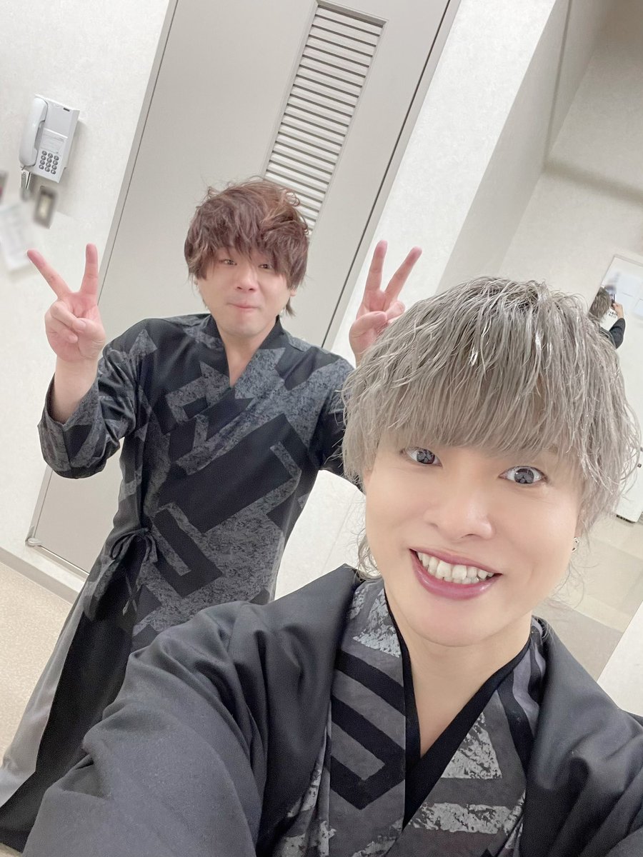 ok_nobuhiko's tweet photo. めちゃくちゃ楽しかったーー！

下野さんの婆と
松岡くんの爺を忘れないことでしょう

そして下野さんのファンの皆様ごめん…！
1日早いけど「誕生日おめでとう」って下野さんに言いたかったよね…😭🙏💦

昼夜の間で楽屋にてお祝いさせていただきましたでありんす

何が来たかは下野さんの方へ！ https://t.co/yu8VwFoG1l