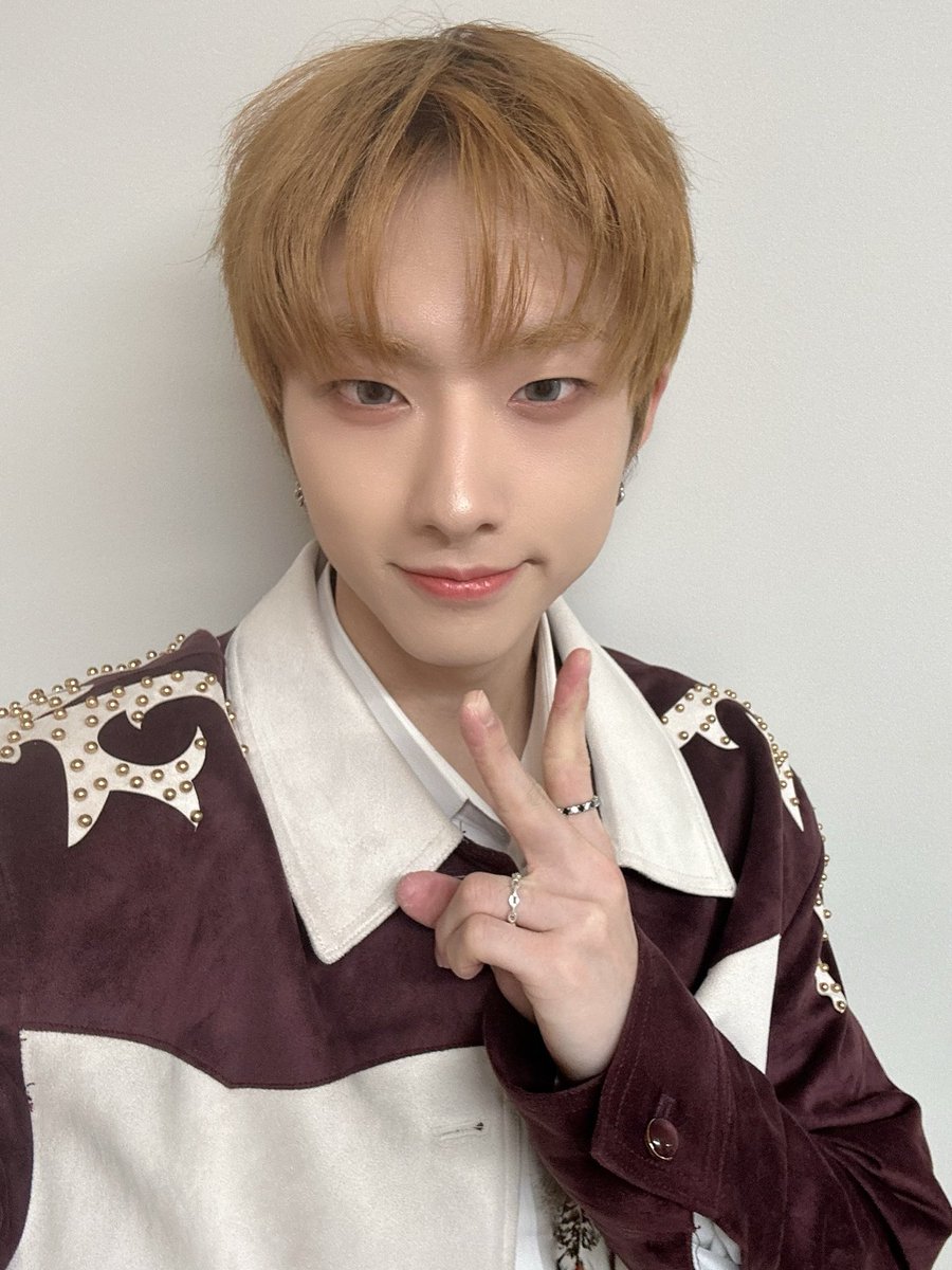 P1H_members's tweet photo. 피스 3주년 축하해요🙂 항상 여러분이 있기에 저희가 있다는 생각으로 하루하루를 보내요 3년 동안 쭉 함께해 주신 분들도 오늘 피스가 된 분들도 내일 더 행복할 수 있게 노력할게요 행복한 하루 보내기!!🤩✨

#P1Harmony #JIUNG https://t.co/d97sK9kV0n