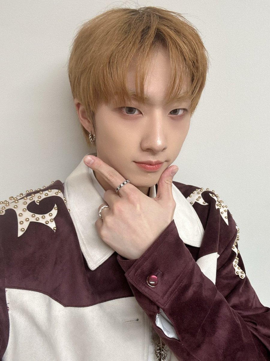 피스 3주년 축하해요🙂 항상 여러분이 있기에 저희가 있다는 생각으로 하루하루를 보내요 3년 동안 쭉 함께해 주신 분들도 오늘 피스가 된 분들도 내일 더 행복할 수 있게 노력할게요 행복한 하루 보내기!!🤩✨

#P1Harmony #JIUNG