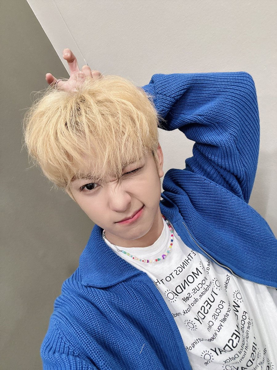 HORI7ON_twt's tweet photo. [🐰] Thank you SM CITY BATAAN! 💙💜⚓️

I feel so happy and touched to finally be back at my hometown with HORI7ON, and meeting our ANCHORS from BATAAN! Thank you for the warm welcomes and for the loud cheers ANCHORS!! I LOVE YOUUU 🫶🫶🫶

#HORI7ON #호라이즌 #MARCUS #마커스 https://t.co/PogxzyEkj0