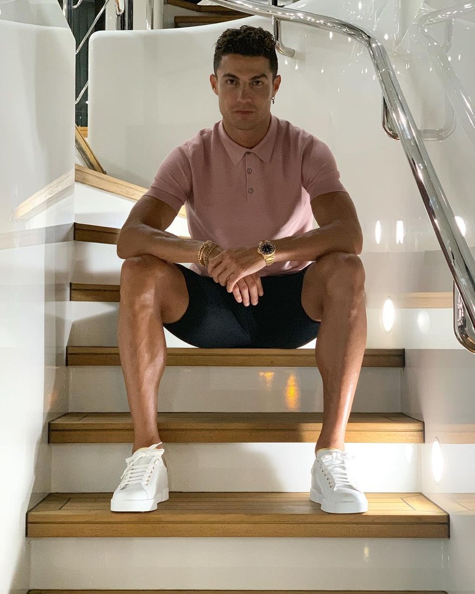 🚨 Cristiano Ronaldo's broadcast channel on Instagram has reached 5M+ followers in 4 days, more than any channel on the platform. 😳