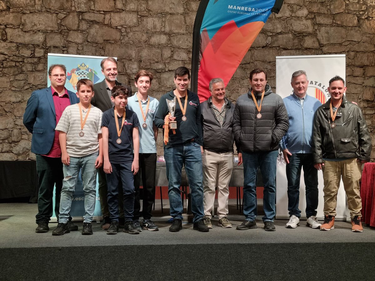 escacsbarbera's tweet photo. El Club d’Escacs Barberà tercer absolut de la Lliga Catalana https://t.co/TfxfXHACfE #escacs #ajedrez #chess #lligacatalana #barberàdelvallès https://t.co/3YJQ3v0Su1