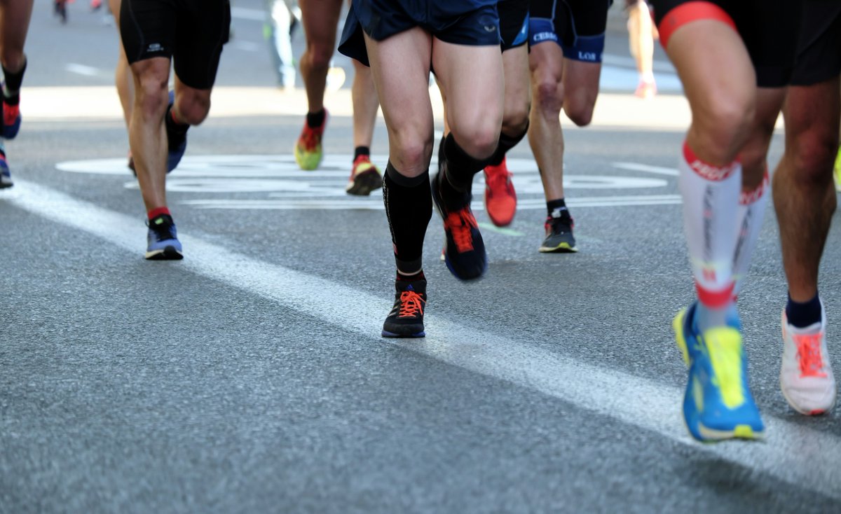 It's #Marathon weekend 🤩 If you are moving around the city, plan your journey with @TFL before you travel 🚄 Information including road closures can be found on the @LondonMarathon website Good luck to all those taking part on Sunday 🍀