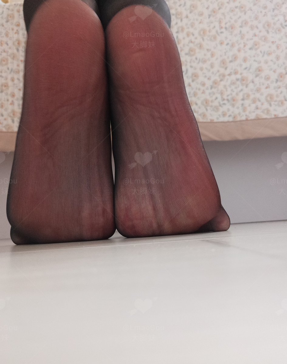 LmaoGou's tweet photo. 感觉这个丝袜质量不怎么样😔 https://t.co/GHu4z0cVmP