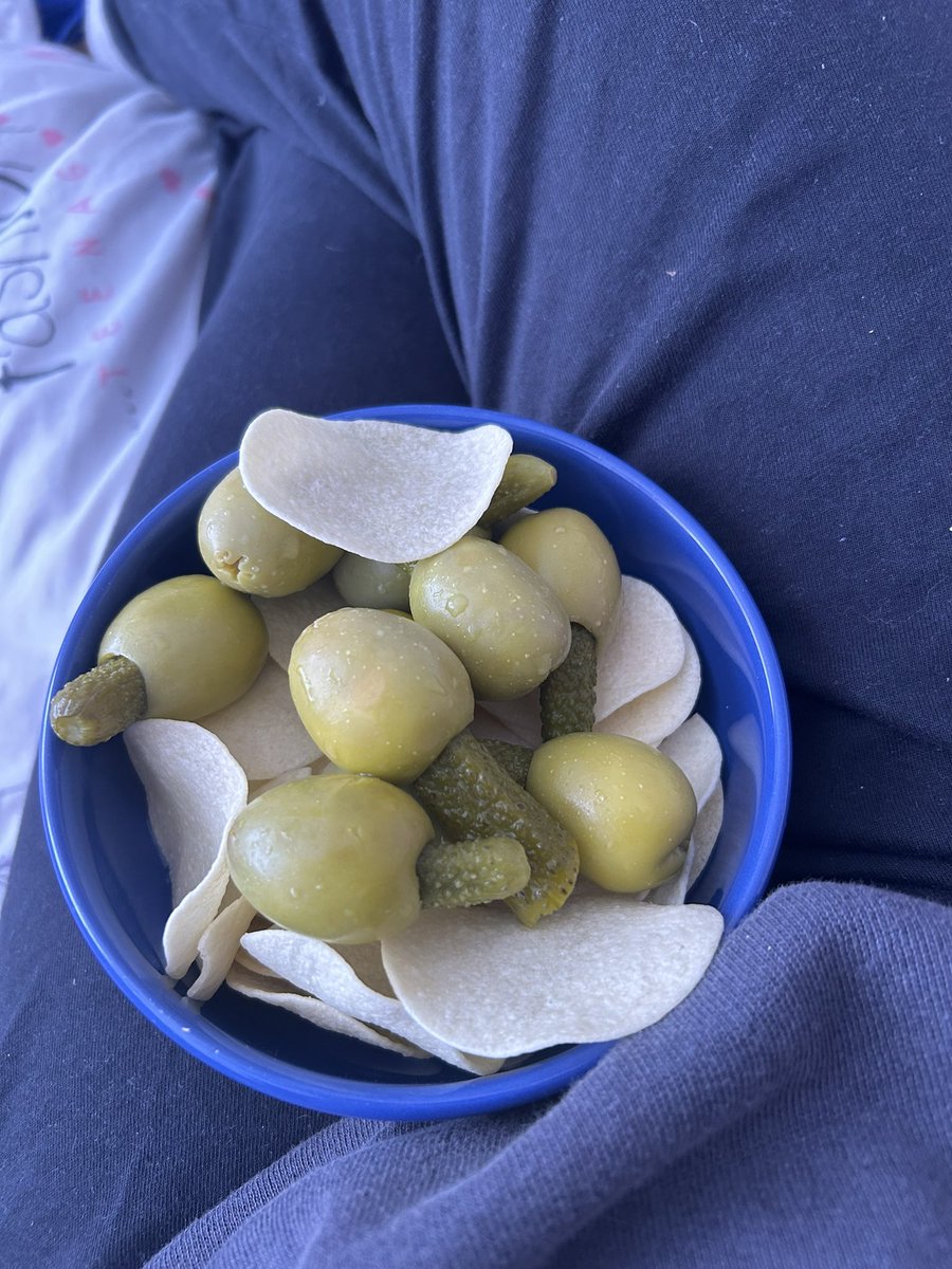 juliacolooma_'s tweet photo. dios te pedí un aperitivo no un manjar https://t.co/yRUSMPnMJ9