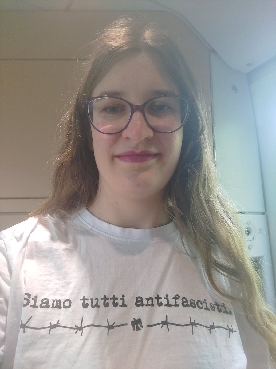 PippaSchneider's tweet photo. Solidarische Grüße gehen raus an all die Menschen, die heute vor dem Parteitag der #noAfD in #Unterlüß für Vielfalt und Demokratie demonstrieren 🌈✊
Siamo tutti antifascisti.
#ce2004 https://t.co/WemkQJKfHQ