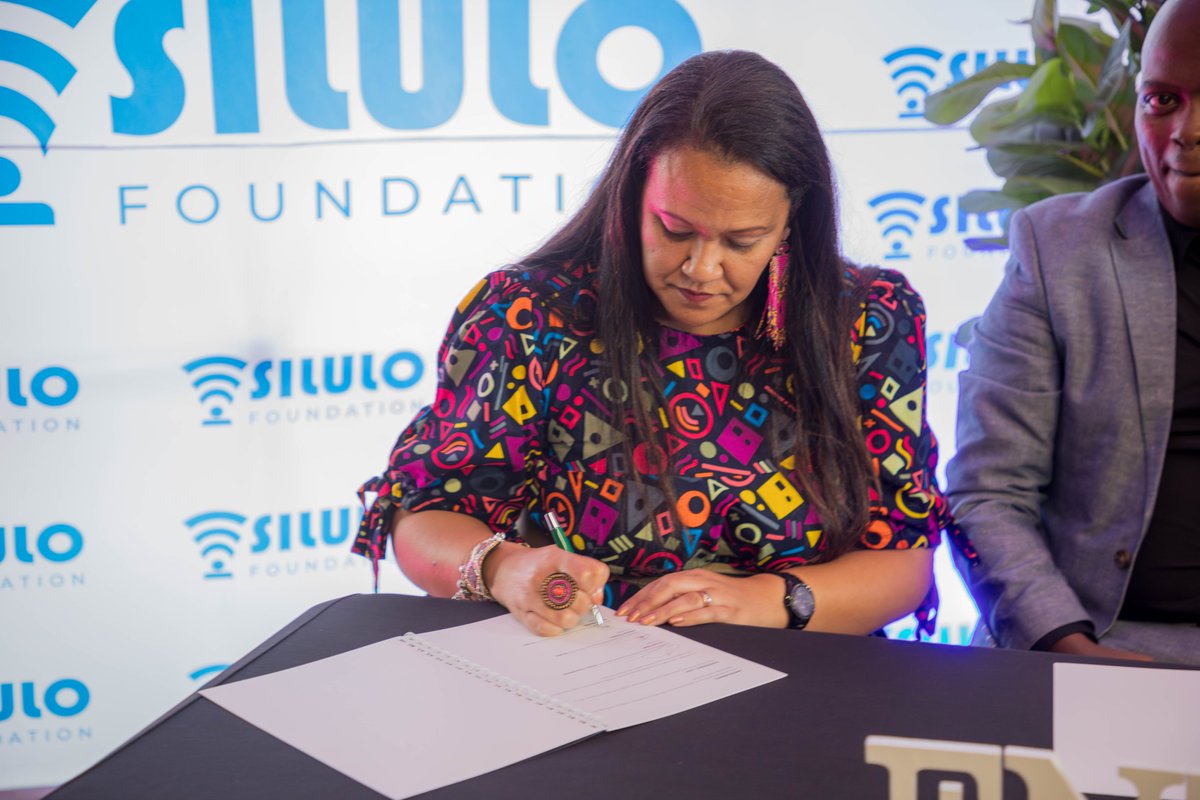 RLabs's tweet image. Our leaders just stepped aside to sign the MOU to make things official.

This marks a significant milestone in our journey together and we look forward to the positive impact it will bring!

#RLabs #SiluloFoundation #EntrepreNXT