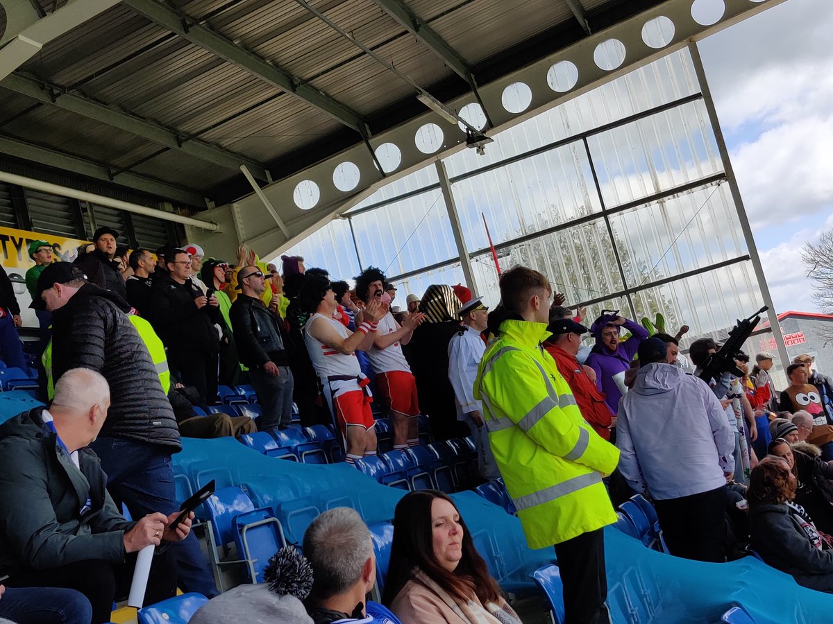 ojmooney's tweet photo. Good ol' Maidenhead fans 😂 https://t.co/9OFO4y5fgn