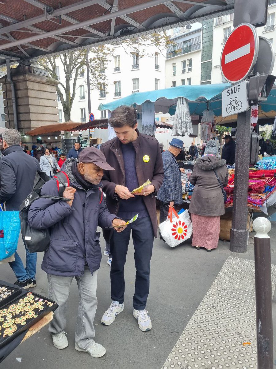 🇪🇺 Tractage ce matin au marché de Barbès, avec @placepubli_idf et le @PSParis18 pour #ReveillerLEurope Un très bon accueil, la dynamique continue ✊