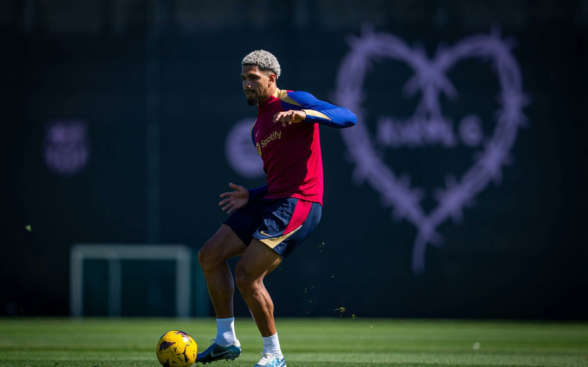 🎙️'Cuando no hay mala intención no hay problema. Así ha sido. Está zanjado todo' (Xavi) sobre la tensión que se vivió entre @IlkayGuendogan y @RonaldAraujo_4 tras la derrota con el @PSG_inside en la @ChampionsLeague 📸@FCBarcelona_es