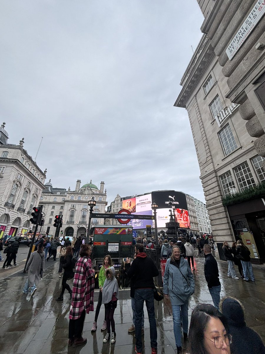 silasthegod's tweet photo. back in London my second home https://t.co/2nf9ziN6Fp