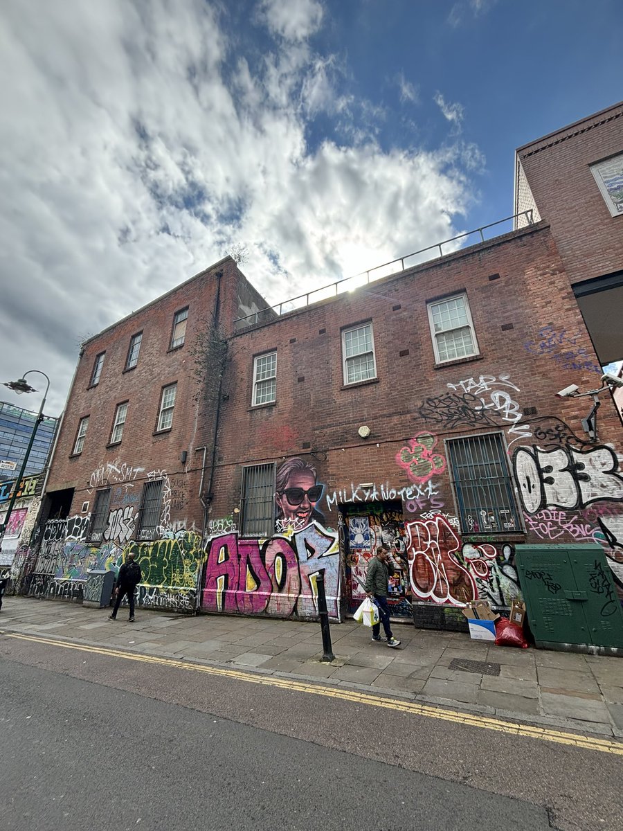 silasthegod's tweet photo. back in London my second home https://t.co/2nf9ziN6Fp
