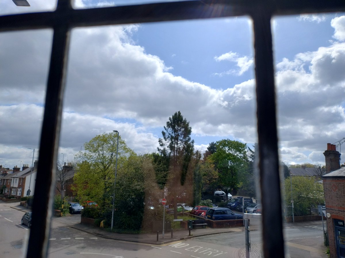 Blue sky!

#Wellbeing
#MassageTherapyHarpenden
#TheSouthdownClinic #Harpenden