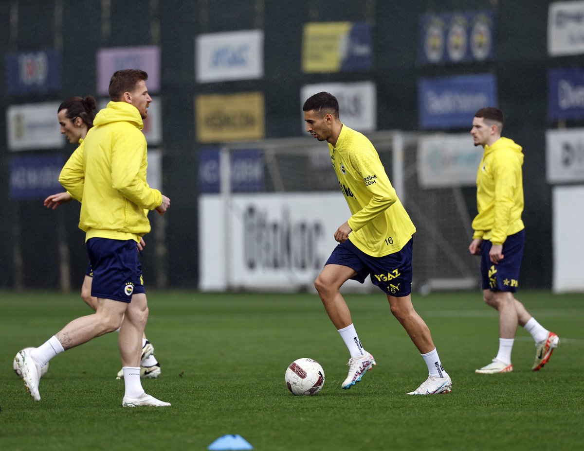 Fenerbahce's tweet photo. Günün antrenmanı ✅ https://t.co/6L02mTZzyQ