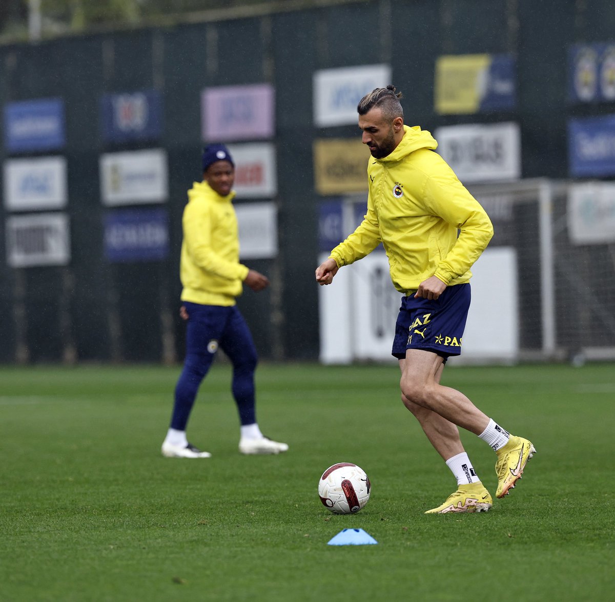 Fenerbahce's tweet photo. Günün antrenmanı ✅ https://t.co/6L02mTZzyQ
