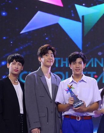 mybabebubbly's tweet image. Nong Fourth with P'offgun💚💜

From this                                          To this
2019                                                     2024

#BABII247Concert #OffGun 
#Fourthnattatwat #โฟร์ทณัฐวรรธน์