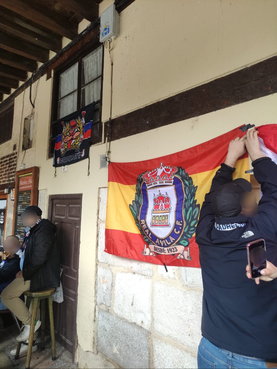 Hoy más que nunca las banderas de rojo y azul levantadas, quinta final donde hay que dejarnos la camiseta y las gargantas.
🔴¡ADELANTE CAMPEÓN!🔵