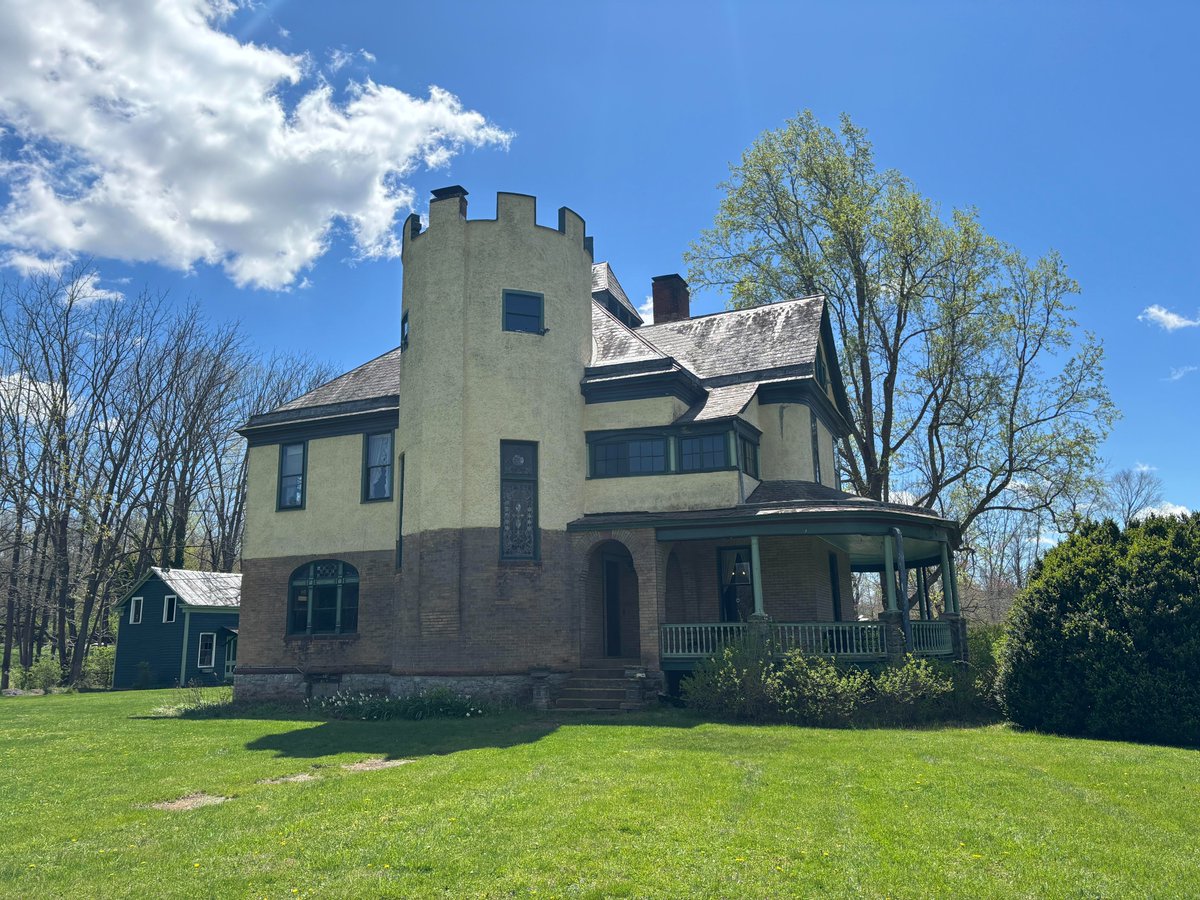 This is Ingles Castle, it was built in 1892 in Radford Virginia, beside the New River. It was designed and built by William Ingles (known as Captain Billy) The great grandson of Mary Draper Ingles. He built it as a gift for his new bride, Minnie. Check out our video where we