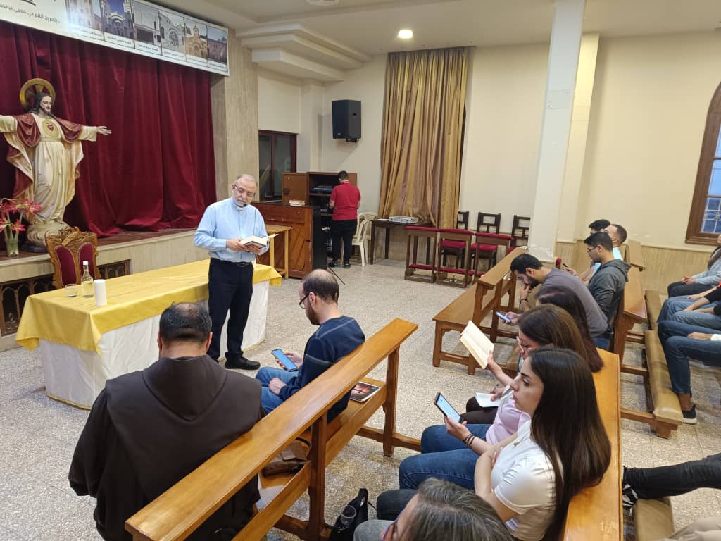Nadim_Nassar's tweet photo. Heartwarming youth gathered at the Catholic church, Latakia for my lecture "The Finger of Thomas". I was thrilled to see how engaged &amp; challenging they were. Unfortunately their number is plummeting constantly
@Awareness_Found @CTBI @OikoumeneYouth @ChurchesEngland @FollowEmbrace https://t.co/WwuXzBYLRV