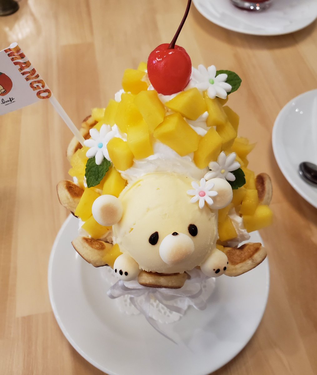 ttykik's tweet photo. 可愛いパフェとコーヒー味わってきた🧸 https://t.co/33Vrh4UExX