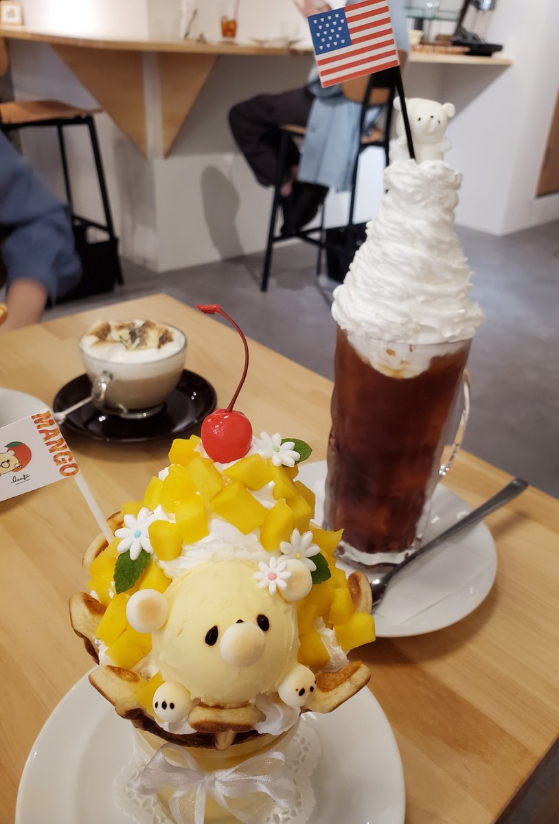 ttykik's tweet photo. 可愛いパフェとコーヒー味わってきた🧸 https://t.co/33Vrh4UExX