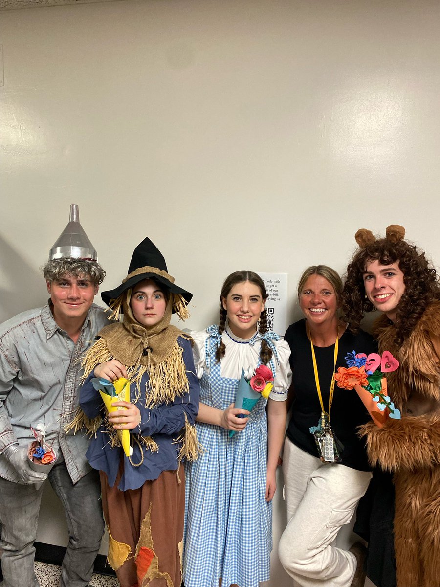 tica99's tweet photo. Follow the Yellow Brick Road to Pioneer HS this weekend to catch this show! It is absolutely amazing!🔥 @PioneerRegional @PioneerJrSrHigh @pioneer https://t.co/9Ipa6sszJA