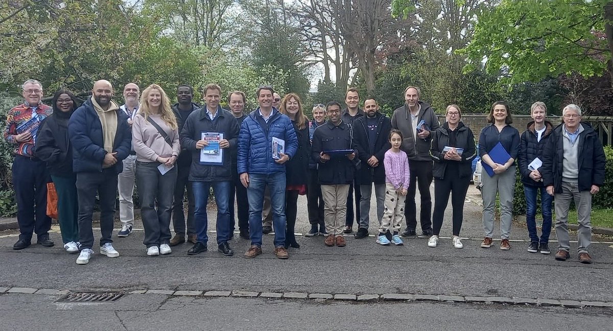 Out today supporting ⁦@Councillorsuzie⁩ ⁦@NeilGarratt⁩ and Andrew Price knocking on doors and delivering leaflets.  People still remember that Labour bankrupt Croydon and tried to concrete over every green space in the Borough which they could find