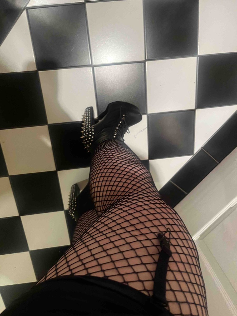 Kiss2Aqua's tweet photo. Cock twitching? Good, now imagine being lucky enough to be on your knees beneath me, feeling the spikes of my heels pressing into your pathetic cock while Daddy’s big dick is making me squirt over and over again. Catch it with your mouth like a good boy. https://t.co/blG6IsfAW0