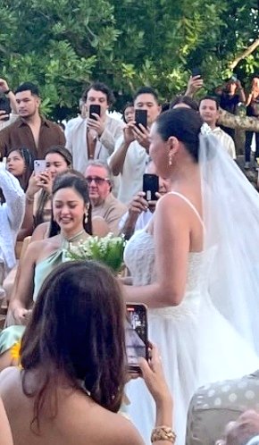 Ang ganda mo Kimmy.. Happy sya for Angge's wedding 💍 

#TheWomanIsNowAHoman #AngelicaPanganiban #KimChiu 
#AngBeKi