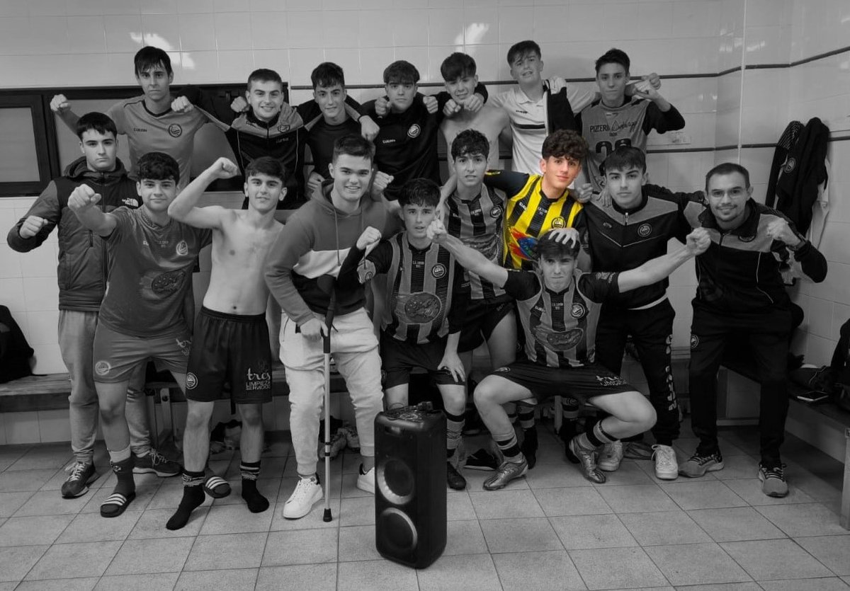 CDCayon's tweet photo. ⚫️ El Club Deportivo Cayón lamenta la trágica pérdida de Pablo Gorostiza, jugador de nuestro equipo juvenil, y le envía las más sinceras condolencias a familiares y amigos 🫂

⛔️ El partido entre el EDM Santillana y el Juvenil A de esta tarde queda suspendido

🕊️ Descanse en paz https://t.co/7MWmzj2LPD