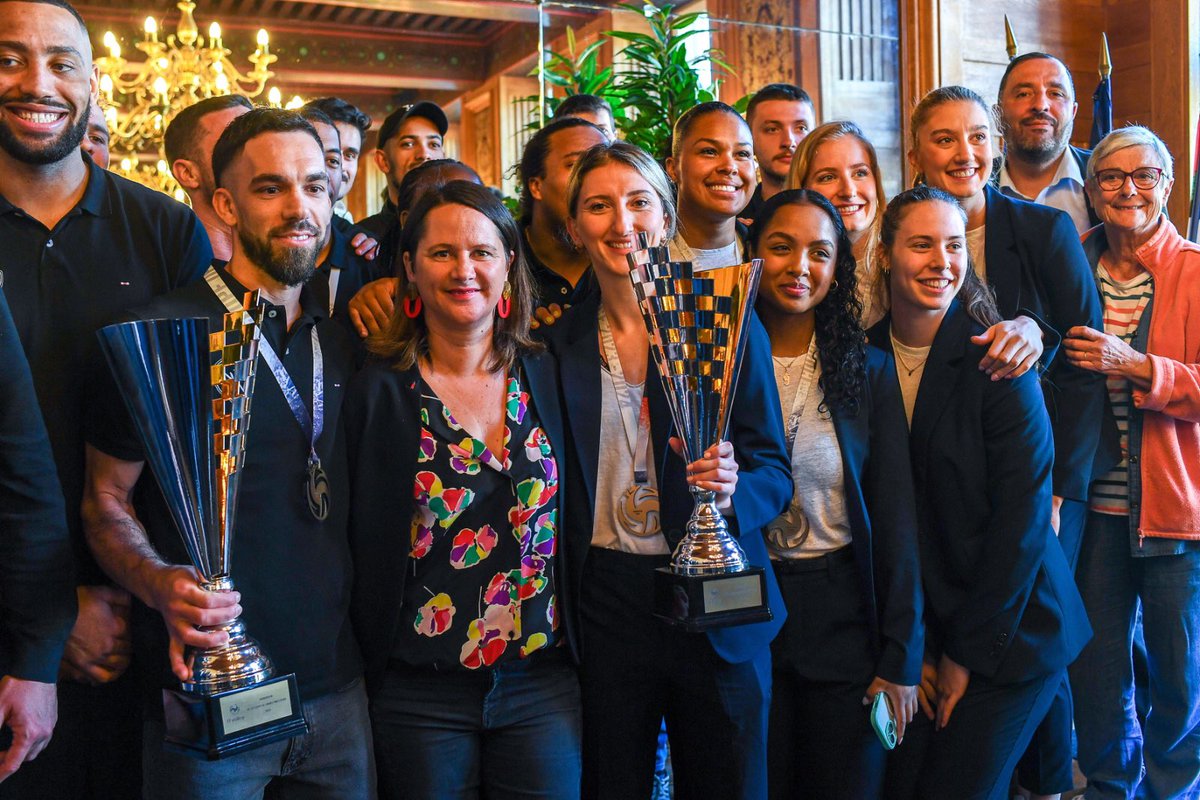 🏐🏆 Aujourd'hui, avec @Johanna_Rolland , maire de Nantes, nous célébrons les victoires des Neptunes et du NRMV en coupe de France. 🎉 👏 Bravo aux joueurs et joueuses pour leur talent et détermination ! #Volley #CoupeDeFrance #Fierté #Nantes #Sport #Engagement #