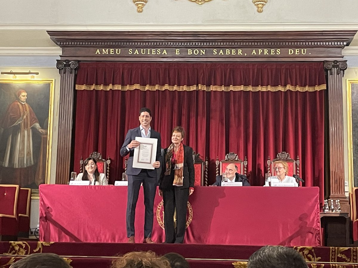 mariamaguas's tweet photo. Muy orgullosa de ti @FrHoyo 
Premio extraordinario de Tesis Doctoral #TECCU @HospitalLaFe @EiiUnidadLaFe @pilarnos https://t.co/D66HmojYGv